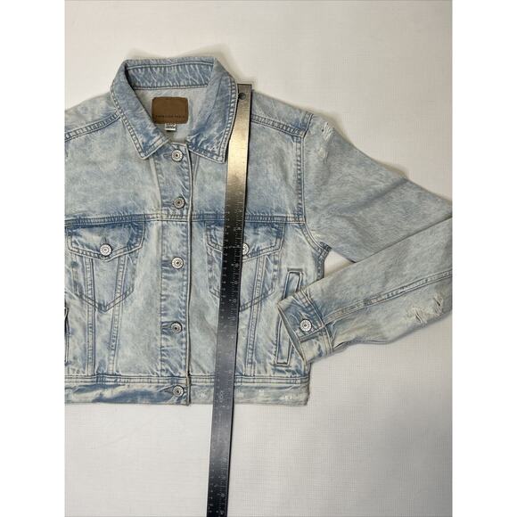 AEO American Eagle Light Wash Cropped Denim Jean Jacket Distressed Size Small - Picture 7 of 9